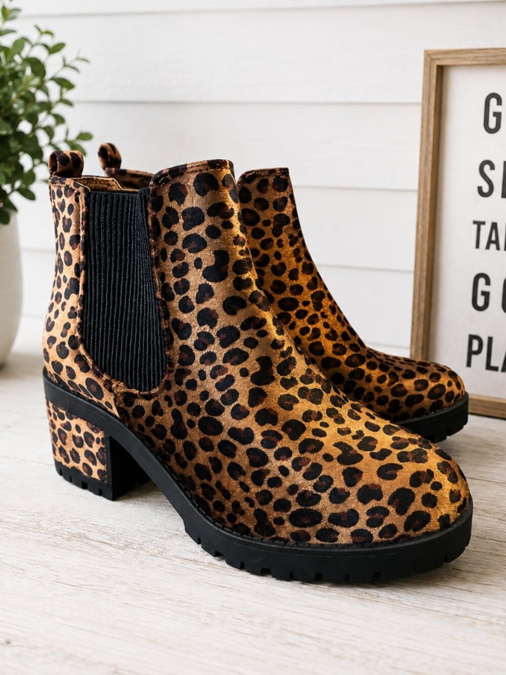 NWT Leopard Velvet Chelsea Boots Women’s 9 Platform Lug Sole Ankle Boots